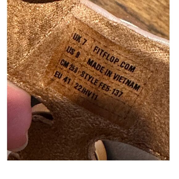 FitFlop Women's Halo Beaded Circle Leather Toe Post Sandals Beige Size 9 NWT - Picture 8 of 10